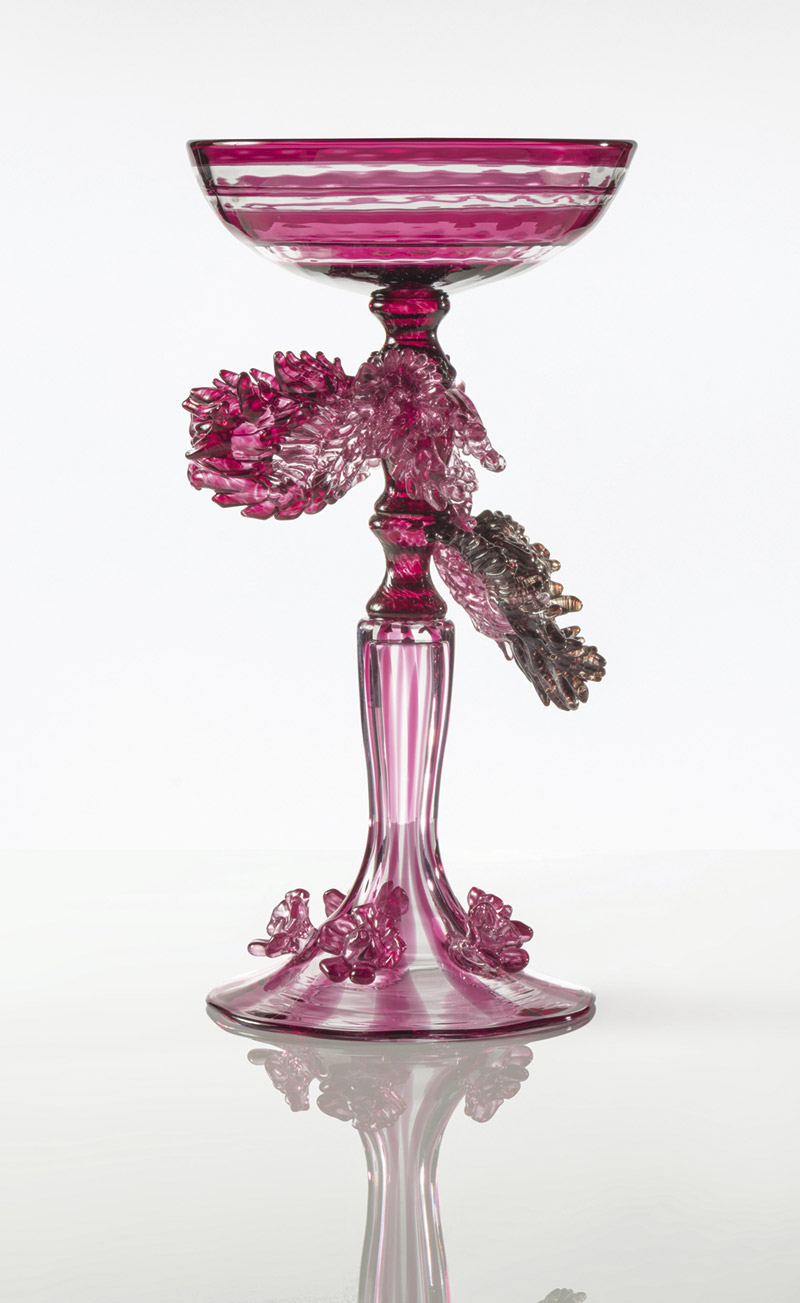 Kazuki Takizawa, Ruby Stripe, calice in vetro soffiato, 2023. Foto: Robert Wedemeyer.