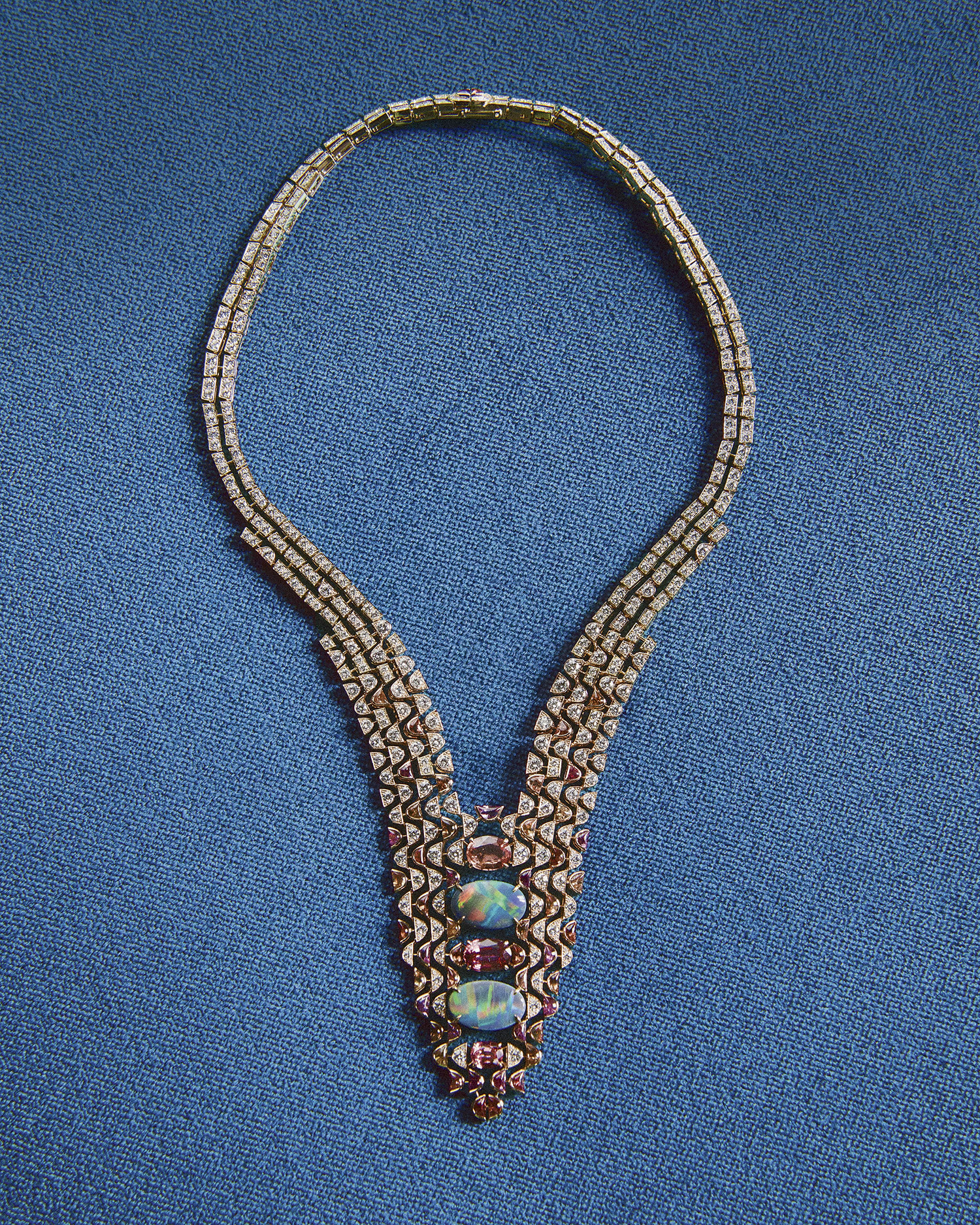 Collier-Divita-©-Arthur-Delloye-©-Cartier